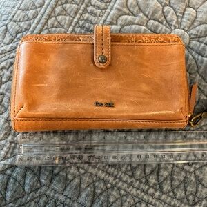 The Sak Iris Large Leather Smartphone Crossbody/Wallet Wristlet Distressed style